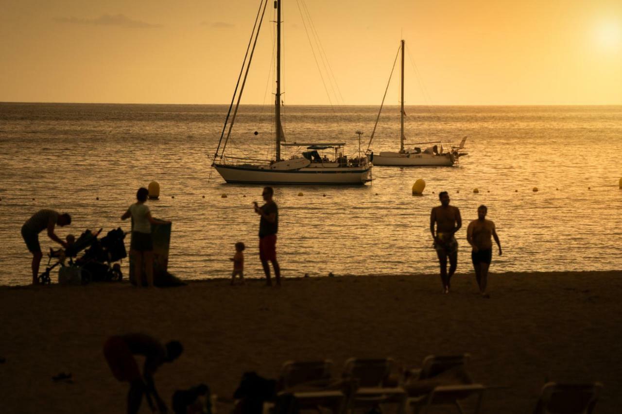 Comodoro Estudio Vista Mar Explotaciones Ravel アロナ エクステリア 写真